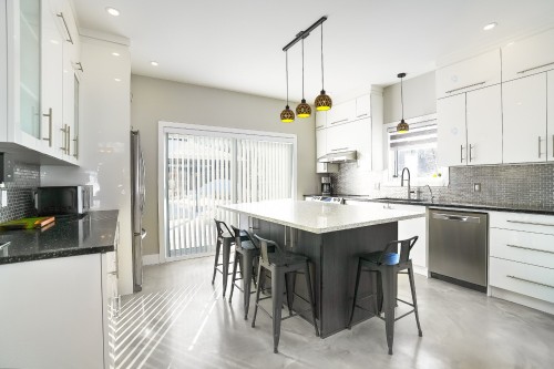 Kitchen - 268 Rue Montcalm, Saint-Colomban, QC - Indoor Photo Showing Kitchen With Upgraded Kitchen