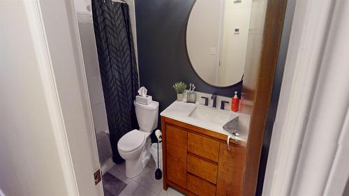 901 19Th Avenue, Cranbrook, BC - Indoor Photo Showing Bathroom