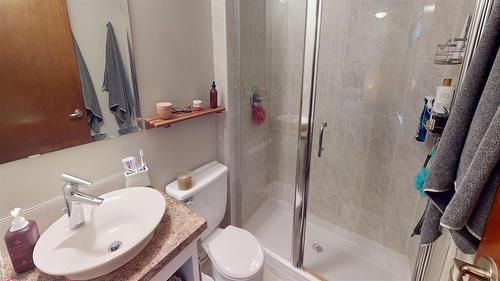 901 19Th Avenue, Cranbrook, BC - Indoor Photo Showing Bathroom