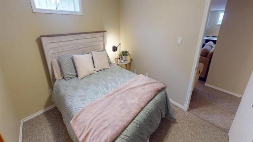901 19Th Avenue, Cranbrook, BC - Indoor Photo Showing Bedroom