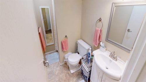 901 19Th Avenue, Cranbrook, BC - Indoor Photo Showing Bathroom