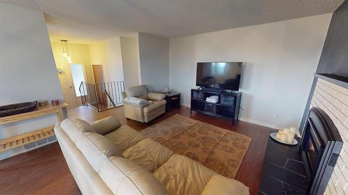 901 19Th Avenue, Cranbrook, BC - Indoor Photo Showing Living Room