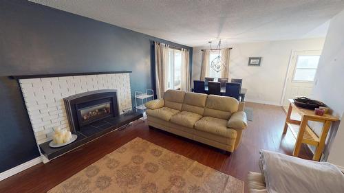 901 19Th Avenue, Cranbrook, BC - Indoor Photo Showing Living Room With Fireplace