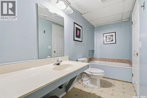 126 Hall Crescent, Saskatoon, SK - Indoor Photo Showing Bathroom