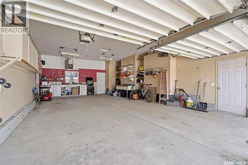 126 Hall Crescent, Saskatoon, SK - Indoor Photo Showing Garage