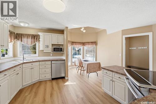 126 Hall Crescent, Saskatoon, SK - Indoor Photo Showing Kitchen