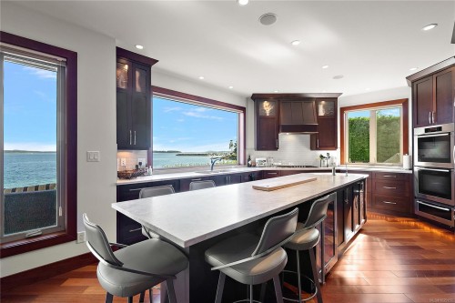 10206 Surfside Pl, Sidney, BC 