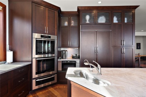 10206 Surfside Pl, Sidney, BC 