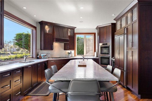 10206 Surfside Pl, Sidney, BC 