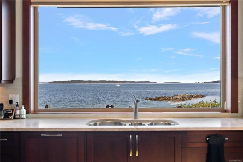 10206 Surfside Pl, Sidney, BC 