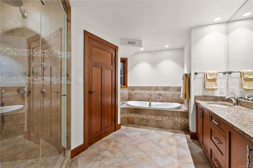 10206 Surfside Pl, Sidney, BC 