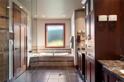 10206 Surfside Pl, Sidney, BC 