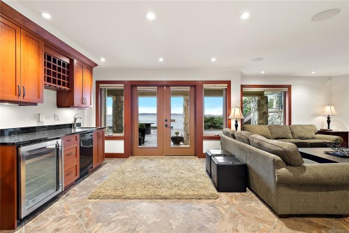 10206 Surfside Pl, Sidney, BC 