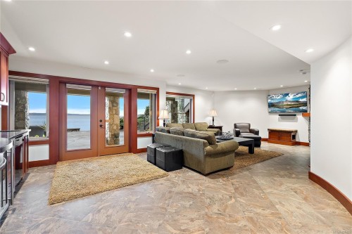 10206 Surfside Pl, Sidney, BC 