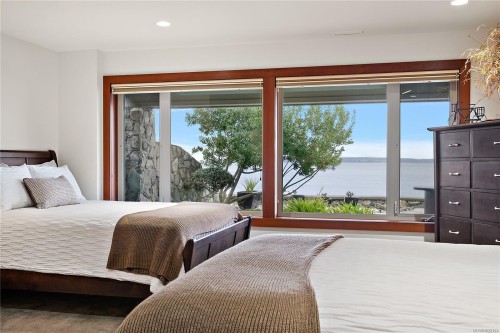 10206 Surfside Pl, Sidney, BC 