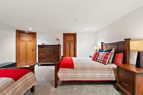 10206 Surfside Pl, Sidney, BC 