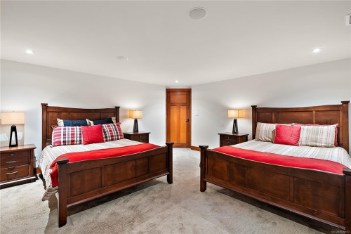 10206 Surfside Pl, Sidney, BC 