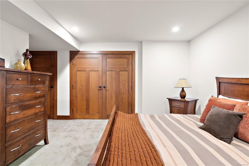 10206 Surfside Pl, Sidney, BC 