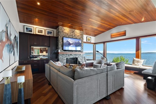 10206 Surfside Pl, Sidney, BC 