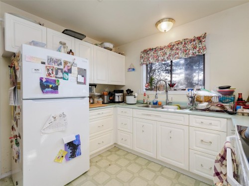 2042 Glenidle Rd, Sooke, BC 