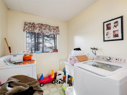 2042 Glenidle Rd, Sooke, BC 