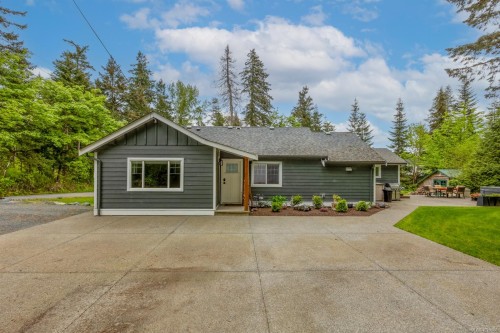 3671 Thomson Rd, Courtenay, BC 