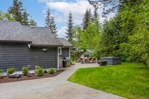3671 Thomson Rd, Courtenay, BC 