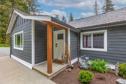 3671 Thomson Rd, Courtenay, BC 