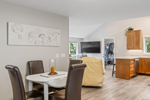 3671 Thomson Rd, Courtenay, BC 