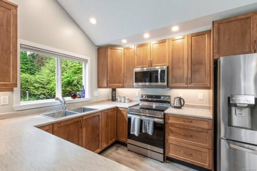 3671 Thomson Rd, Courtenay, BC 