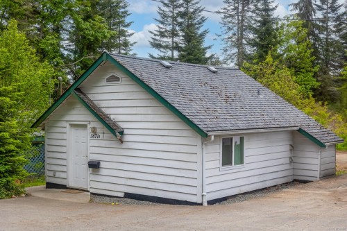 3671 Thomson Rd, Courtenay, BC 