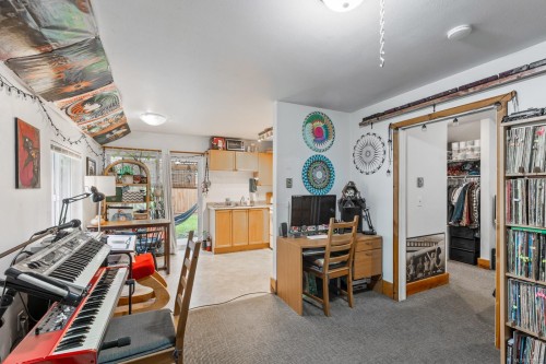 3671 Thomson Rd, Courtenay, BC 