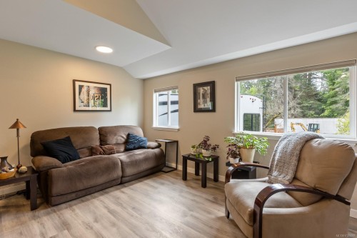 3671 Thomson Rd, Courtenay, BC 