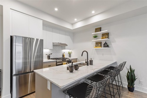 309-1114 Samar Cres, Langford, BC - Indoor Photo Showing Kitchen With Upgraded Kitchen