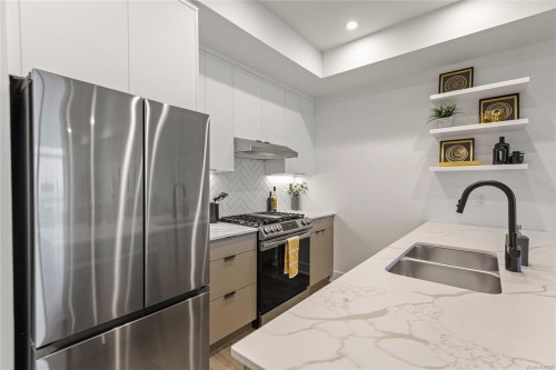 309-1114 Samar Cres, Langford, BC - Indoor Photo Showing Kitchen With Double Sink With Upgraded Kitchen