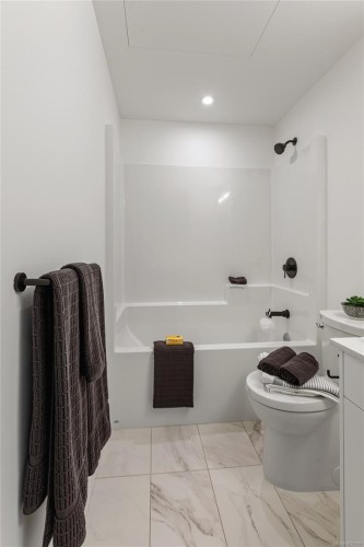309-1114 Samar Cres, Langford, BC - Indoor Photo Showing Bathroom