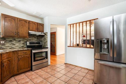 1957 Chancellor Drive, Winnipeg, MB - Indoor Photo Showing Kitchen With Stainless Steel Kitchen