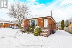 928 UPPER GAGE AVENUE  Hamilton, ON L8V 4K9