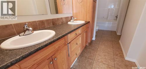 41 1275 South Railway Street E, Swift Current, SK - Indoor Photo Showing Bathroom