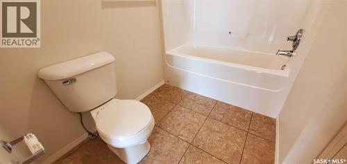 41 1275 South Railway Street E, Swift Current, SK - Indoor Photo Showing Bathroom