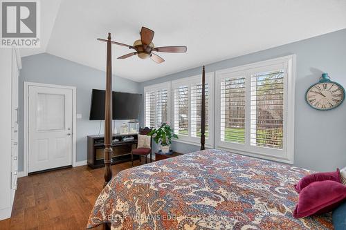 484 11Th Concession Road E, Hamilton, ON - Indoor Photo Showing Bedroom