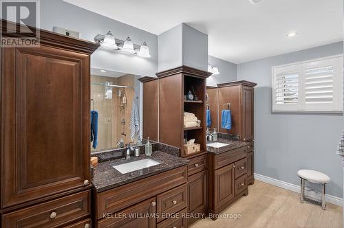 484 11Th Concession Road E, Hamilton, ON - Indoor Photo Showing Bathroom