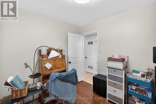 484 11Th Concession Road E, Hamilton, ON - Indoor Photo Showing Bedroom