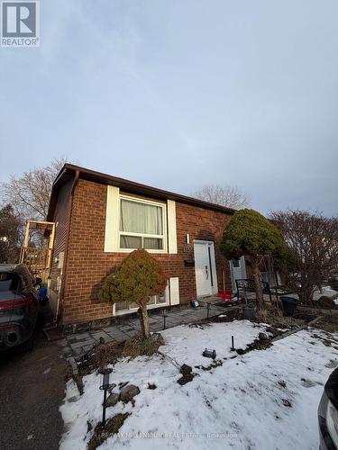 145 LONDONDERRY STREET  Oshawa, ON L1J 6Z2
