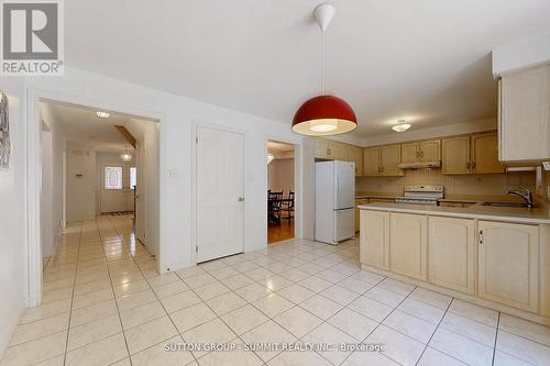 5525 Fleur-De-Lis, Mississauga, ON - Indoor Photo Showing Kitchen