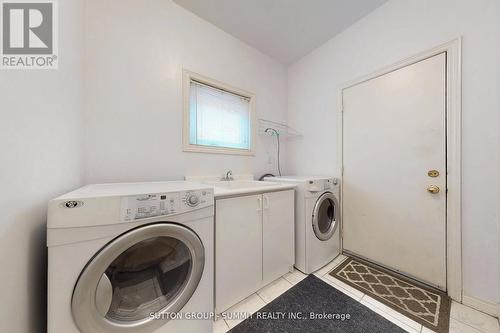 5525 Fleur-De-Lis, Mississauga, ON - Indoor Photo Showing Laundry Room