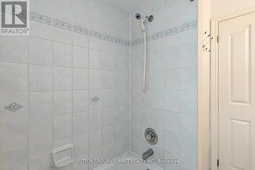 5525 Fleur-De-Lis, Mississauga, ON - Indoor Photo Showing Bathroom