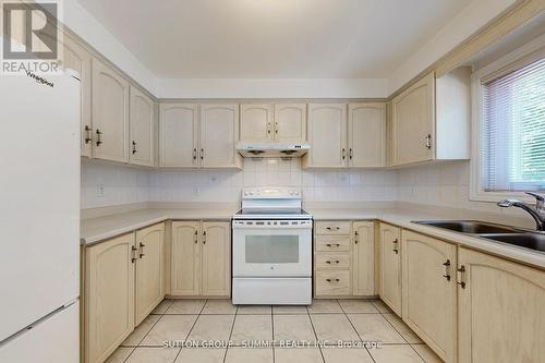 5525 Fleur-De-Lis, Mississauga, ON - Indoor Photo Showing Kitchen With Double Sink