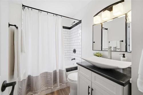 1240 Dominion Street, Winnipeg, MB - Indoor Photo Showing Bathroom