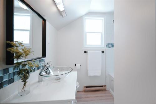 1240 Dominion Street, Winnipeg, MB - Indoor Photo Showing Bathroom